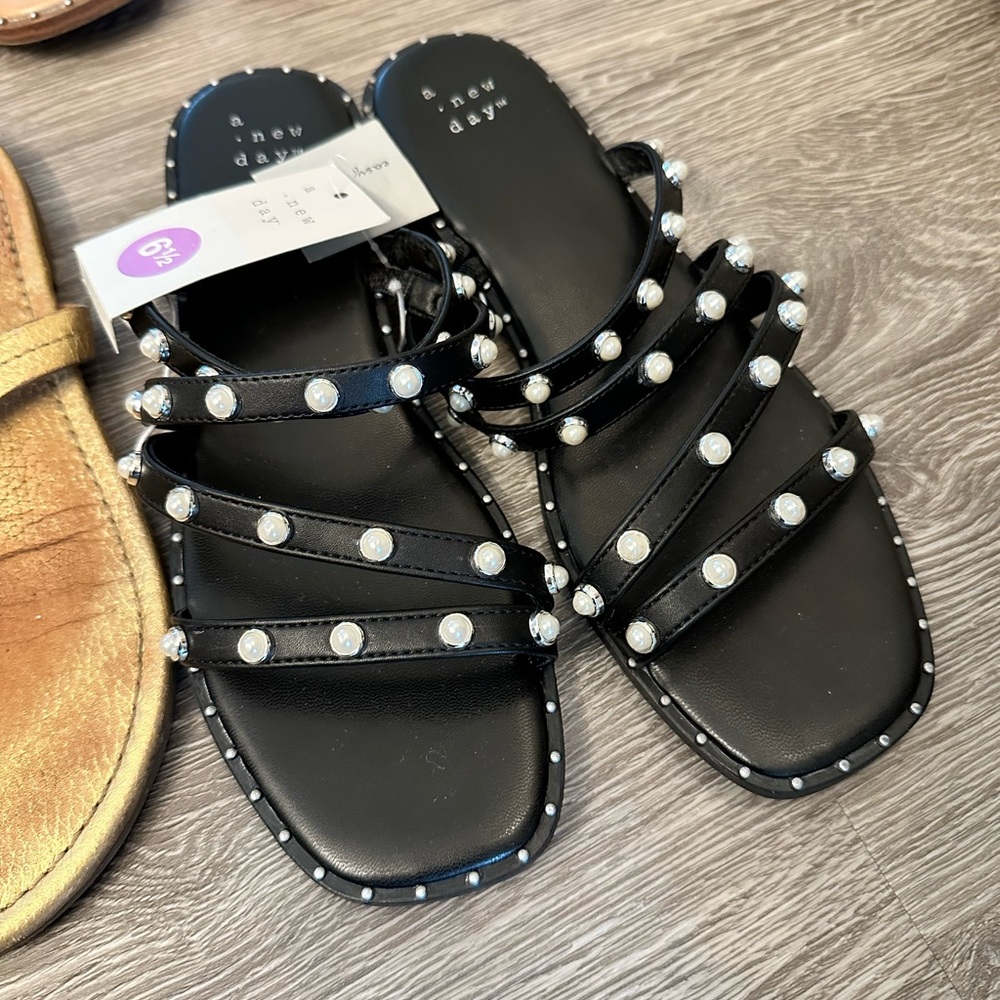 BNWT ‘A New Day’ black sandals with pearls size 6.5